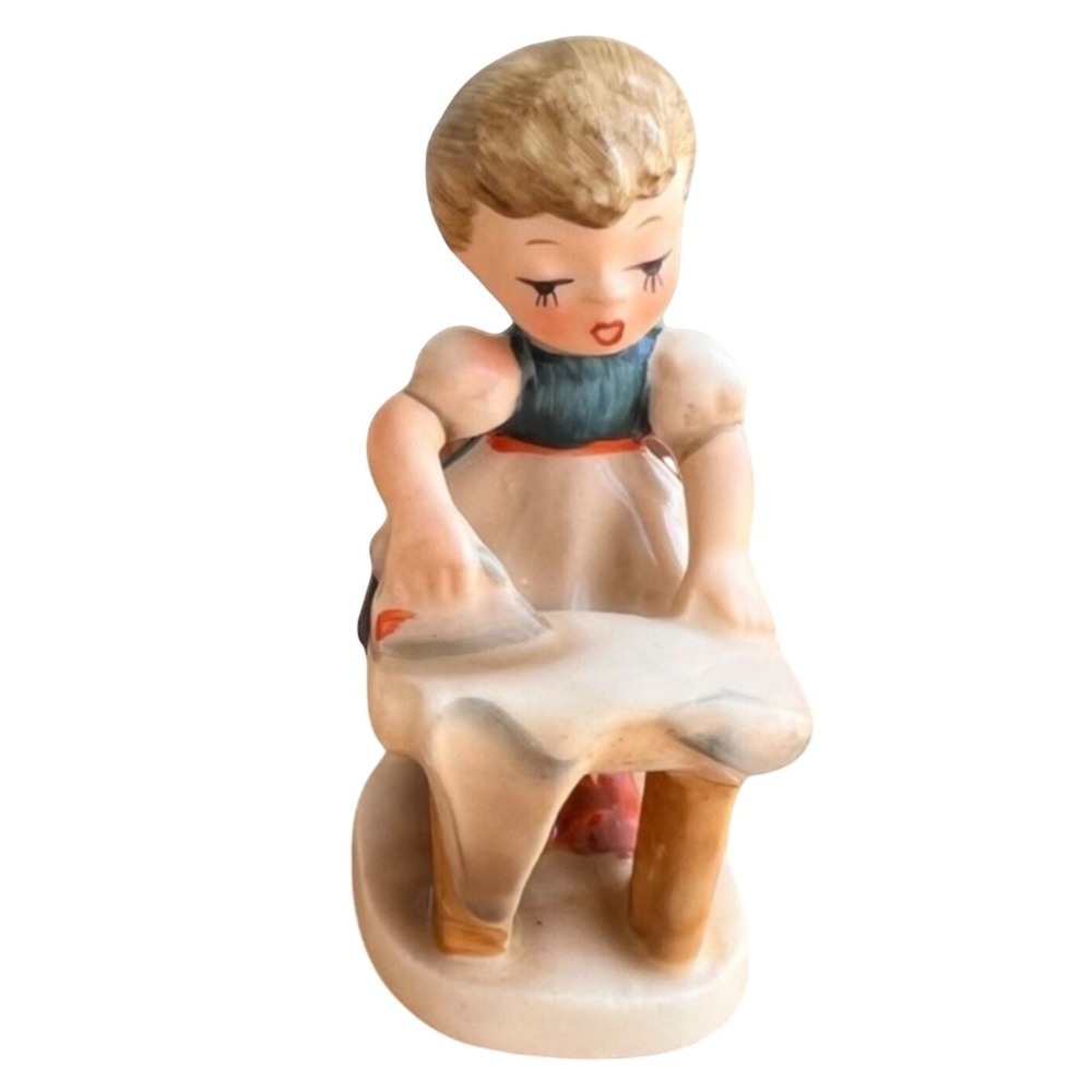 Napco Ceramic Figurine Japan Girl Ironing AH901 Grannycore Retro Cottagecore Vtg - Picture 3 of 12
